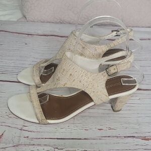 Donald J. Pliner Cream Embossed Women's Thong  Leather Sandals Size 7.5